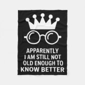 Couverture Polaire Funny Apparently I Am Still Not Old Enough To Know (Devant)