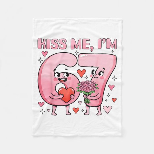 Couverture Polaire Funny Kiss Me I'm 67 Cute Valentine's Day Couples (Devant)