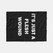 Couverture Polaire Funny Movie Quote It's Just A Flesh Wound  (Devant (Horizontal))