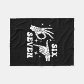 Couverture Polaire Funny Six Seven 67 Meme Gen Alpha Skeleton Hands  (Devant (Horizontal))