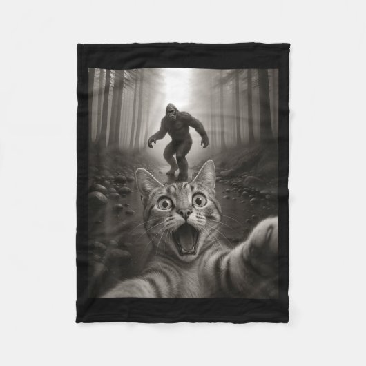 Couverture Polaire Funny Surprised Ed Cat Selfie With Bigfoot Sasquat (Devant)