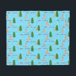 Couverture Polaire Golden Christmas Beach Day Fleece Blanche<br><div class="desc">Ces Golden Retrievers s'amusent à la plage le jour de Noël sur cette couverture en toison est sûr d'apporter des sourires aux amoureux de les chiens ce Noël. Magasinez la ligne avec Naptown Tails!</div>