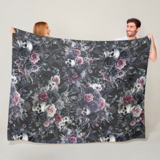 Couverture Polaire Gothique Moody Flowers Crânes et corbeaux