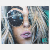 Couverture Polaire Graffiti Fille blonde avec lunettes de soleil rond (Devant (Horizontal))