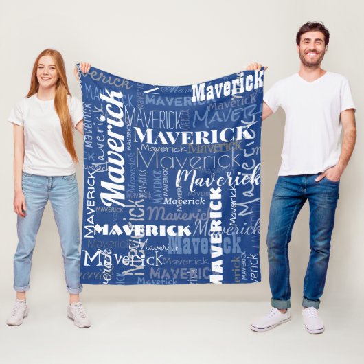 Couverture Polaire Graffiti moderne Motif de noms longs bleus (En situation)