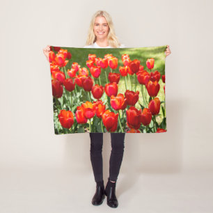 Couverture Polaire Grand champ de tulipes rouges
