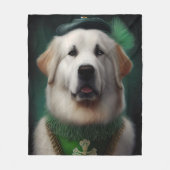 Couverture Polaire Grand Pyrenees en robe de la Saint-Patrick (Devant)