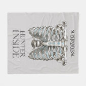 Couverture Polaire Graphique en cage à cage surnaturelle "Hunter Insi (Devant (Horizontal))