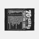 Couverture Polaire Graphisme d'un senior de 70 ans envoyant un code a (Devant (Horizontal))