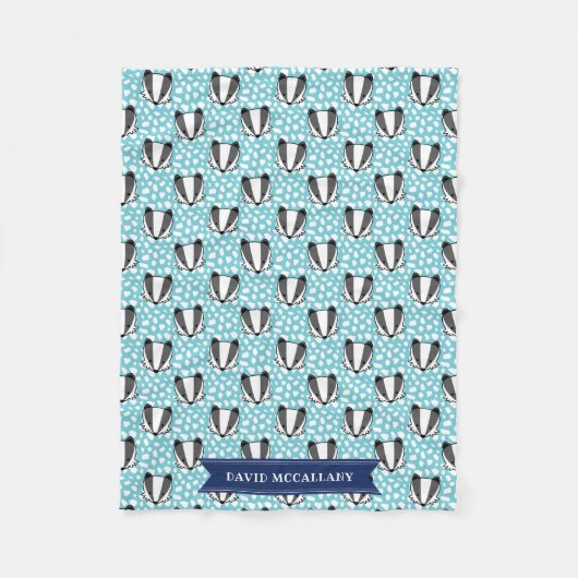 Couverture Polaire Gris blanc bleu - motif de blaireau - nom (Devant)