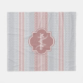 Couverture Polaire Gris chic et rose cinglé rayures et monogramme (Devant (Horizontal))