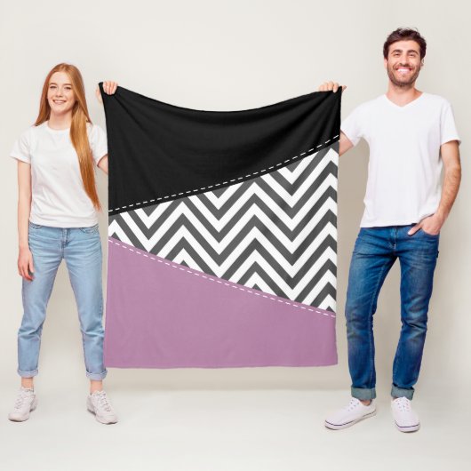 Couverture Polaire Gris Zigzag, Gris Chevron, Motif Zigzag, Violet (En situation)