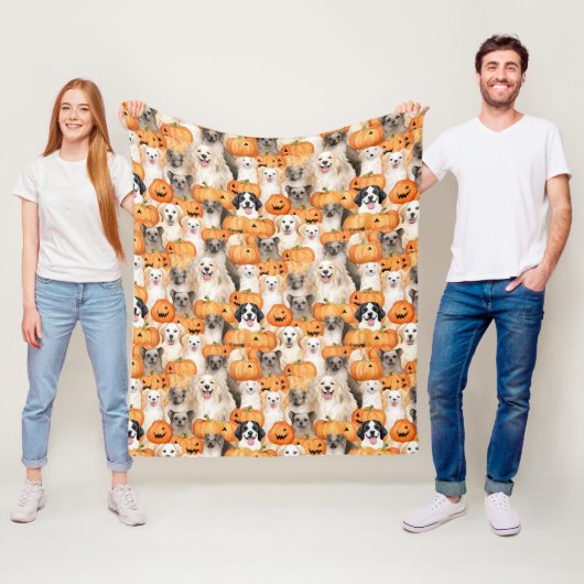 Couverture Polaire Halloween Dogs - Cute Dog Breeds with Pumpkin 2 (En situation)