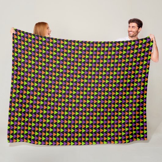 COUVERTURE POLAIRE HALLOWEEN ORANGE POURPRE VERT NOIR TRIANGLES (En situation)