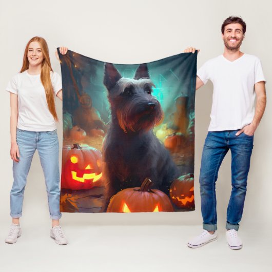 Couverture Polaire Halloween Terrier écossais avec la peur Citrouille (En situation)