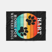 Couverture Polaire Hart Home For Wayward Dogs Family Name  (Devant (Horizontal))