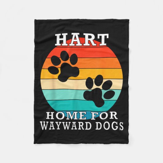 Couverture Polaire Hart Home For Wayward Dogs Family Name  (Devant)