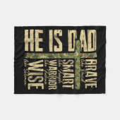 Couverture Polaire He Is Dad Camo Religious Father's Day Christian Da (Devant (Horizontal))