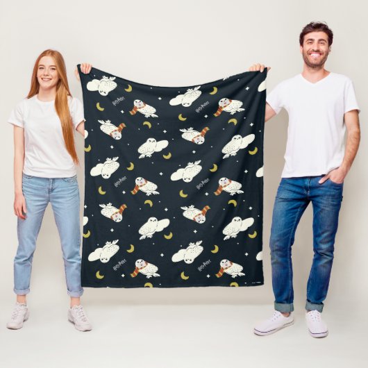 Couverture Polaire Hedwig Nighttime Moonlight Pattern (En situation)