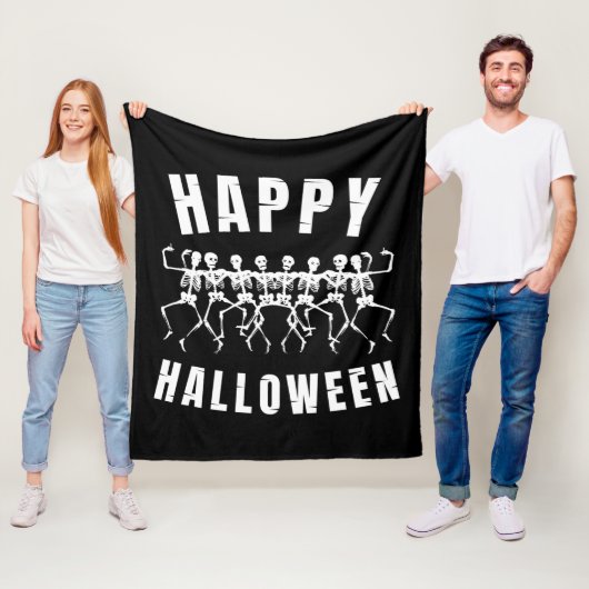 COUVERTURE POLAIRE HEUREUX HALLOWEEN DANSER SKELETONS (En situation)