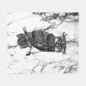 Couverture Polaire Hibou camouflé sur marbre (Devant (Horizontal))