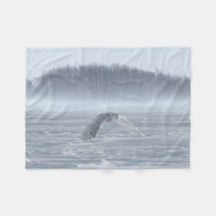 Couverture Polaire Hibou des neiges en vol en hiver