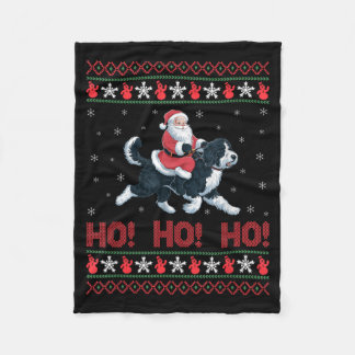 Couverture Polaire Ho Ho Ho Père Noël chevauchant un chien Bernedoodl