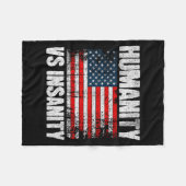 Couverture Polaire Humanity Versus Insanity Distressed American Flag  (Devant (Horizontal))