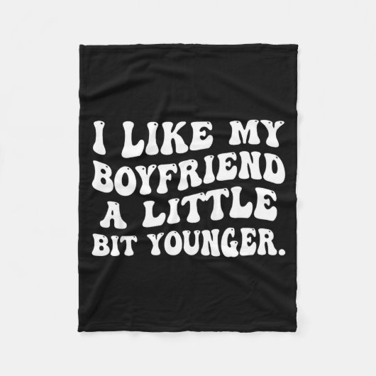 Couverture Polaire I Like My Boyfriend A Little Bit Younger Funny Gir (Devant)