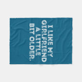 Couverture Polaire I Like My Girlfriend A Little Bit Older Funny Sayi (Devant (Horizontal))
