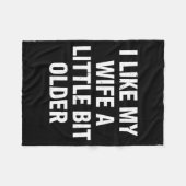 Couverture Polaire I Like My Wife A Little Bit Older Funny Saying Wom (Devant (Horizontal))