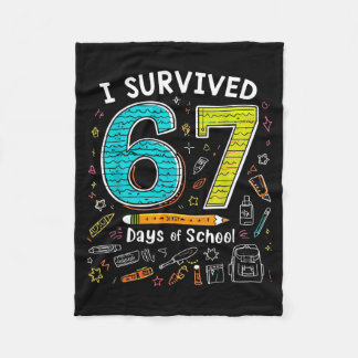 Couverture Polaire I Survived 67 Days Of School _ Funny Teacher &