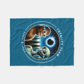 Couverture Polaire Illustration de Total Solar Eclipse Bigfoot Alien (Devant (Horizontal))