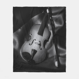 Couverture Polaire Image en noir et blanc d'un violon nature morte