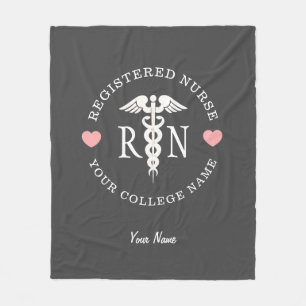 Couverture Polaire Infirmière inscrite Coeurs roses Médicale Personna