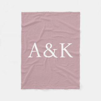Couverture Polaire Initiales personnalisées sur rose poudré mauve