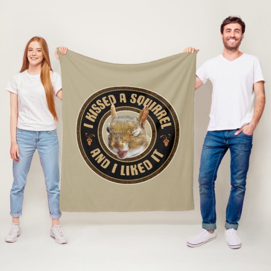 Couverture Polaire J'ai embrassé un écureuil (En situation)