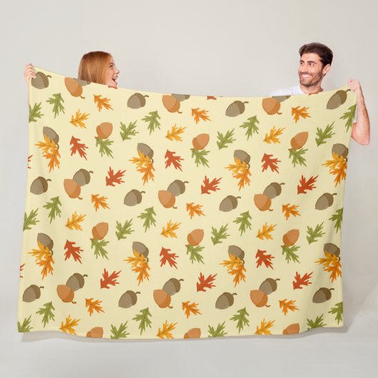 COUVERTURE POLAIRE JAUNE AVEC BROWN ET ORANGE TOMBER ACORNS (En situation)