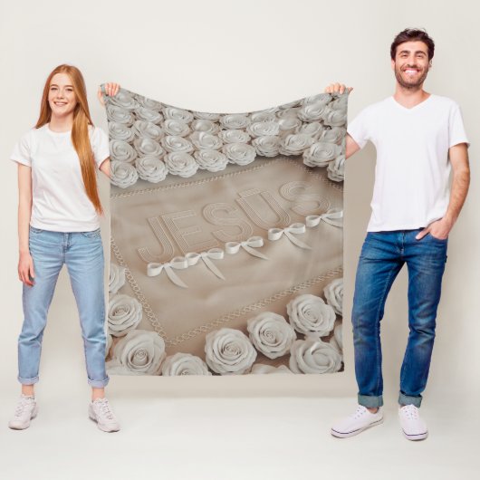 Couverture Polaire JESÚS Fleece & Sherpa Blanket - Roses blanches (En situation)