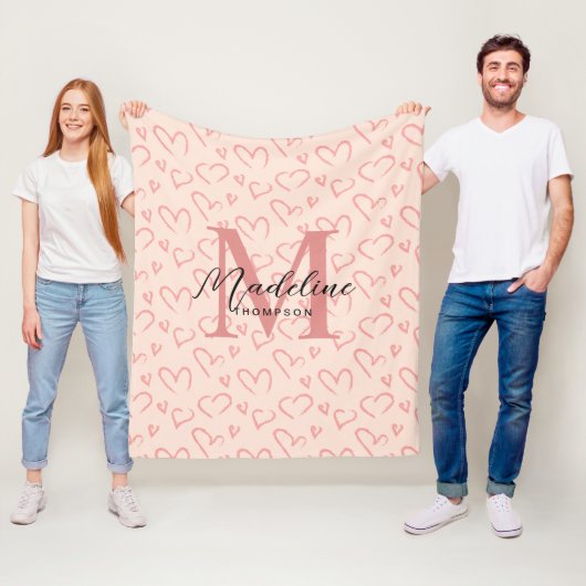 Couverture Polaire Joli Pastel Rose Coeur Motif Script Monogramme (En situation)