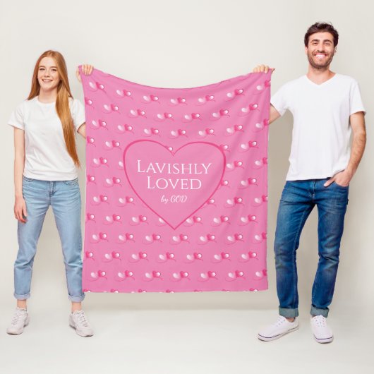 Couverture Polaire Jolies Valentines AIMÉES PAR DIEU Coeurs roses (En situation)
