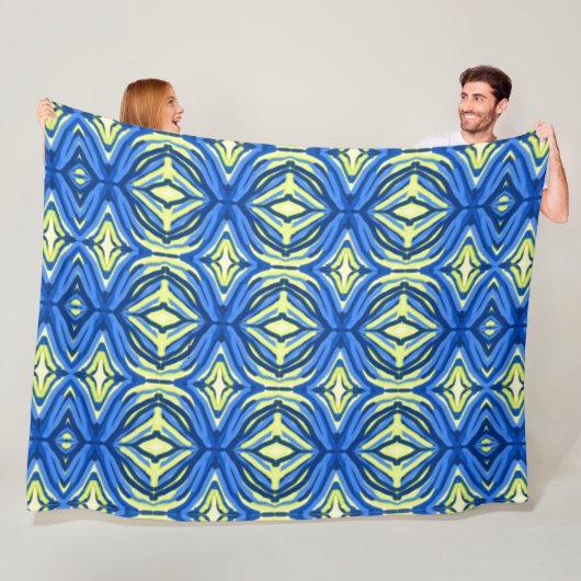 Couverture Polaire Kaleidoscope bleu et jaune (En situation)