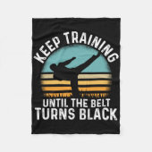 Couverture Polaire Keep Training Until The Belt Turns Black Retro Kar (Devant)