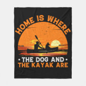 Couverture Polaire La maison est où sont les chiens et les kayaks (Devant)
