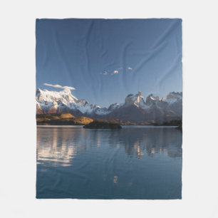 COUVERTURE POLAIRE LA NEIGE COUVERTE MONTAGNE EN PHOTOGRAPHIE RÉFLÉ