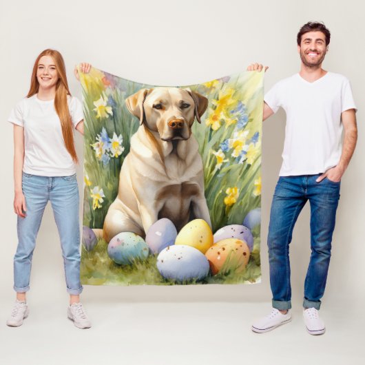 Couverture Polaire Labrador avec œufs de Pâques (En situation)