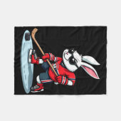Couverture Polaire Lapin de Pâques jouant au hockey (Devant (Horizontal))