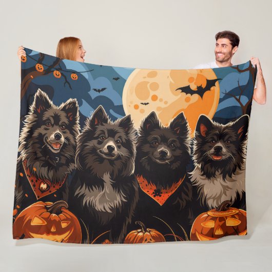 Couverture Polaire Lapphund finlandais Halloween Éffrayant (En situation)