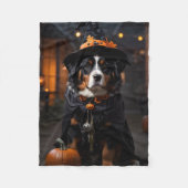 Couverture Polaire Le chien bernois Spooktacular : Un Howl-o-Ween d'H (Devant)