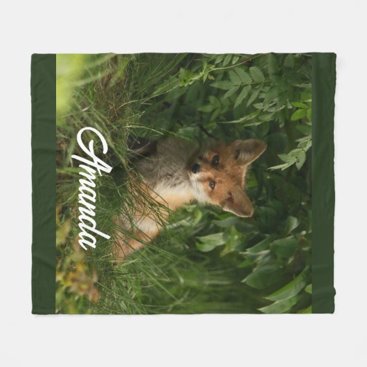 Couverture Polaire Le chou renard dans une forêt verte (Devant (Horizontal))